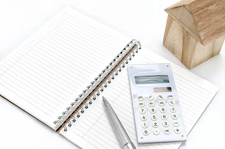 Loan calculator with house model